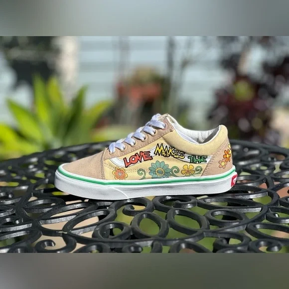 Vans x Sesame Street — Old Skool “Elmo” Sneakers - Picture 2 of 9